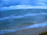 На пляжах в Кирилловке пустота: в сети показали впечатляющие фото шторма на Азовском море