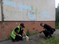В Черновцах посреди улицы устроили кровавую поножовщину: есть погибший (фото, видео)