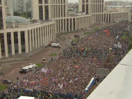 На протестную акцию в Москве пришли около 50 тысяч человек, задержанных больше сотни (фото, видео)
