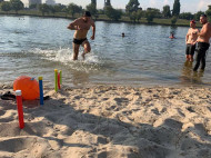 На пляжах в Киеве нашли кишечную палочку: список запрещенных для купания мест