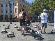 Активисты расставили больше сотни капканов в центре Одессы: что это значит (фото)
