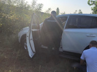 Машину пропавших матери и дочери под Киевом нашли в поле: фото с места событий