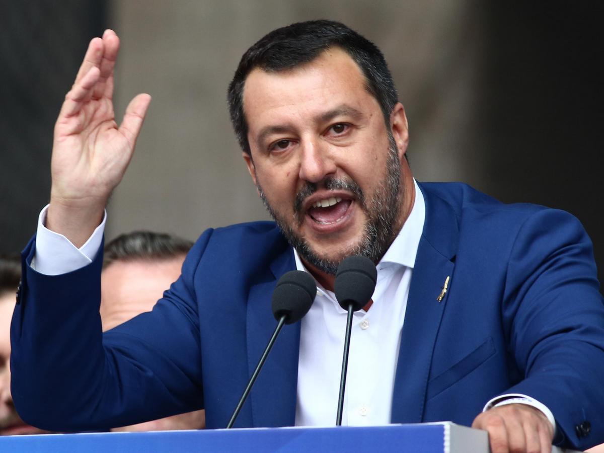 Вице премьер италии. Маттео Сальвини. Лидер Италии. Salvini украшения.