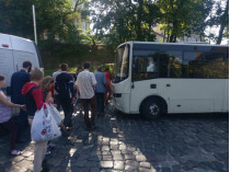 Во Львове появился веселый автобус, в котором могут помыться бездомные