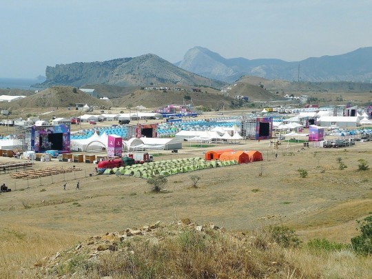 ткрритория фестиваля в районе Судака