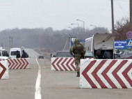 Военные обстреляли авто, пытавшееся прорваться в Мариуполь: первые подробности инцидента 