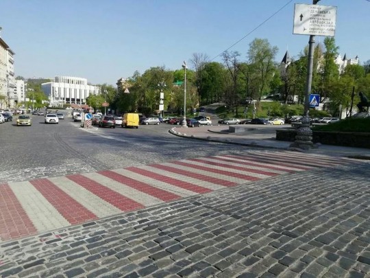 Улица Грушевского перекрыта частично