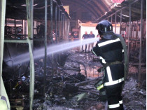 Пожарные тушат рынок в Одессе
