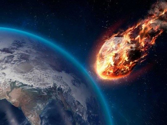 астероид летит к Земле