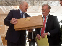 Лукашенко и Болтон