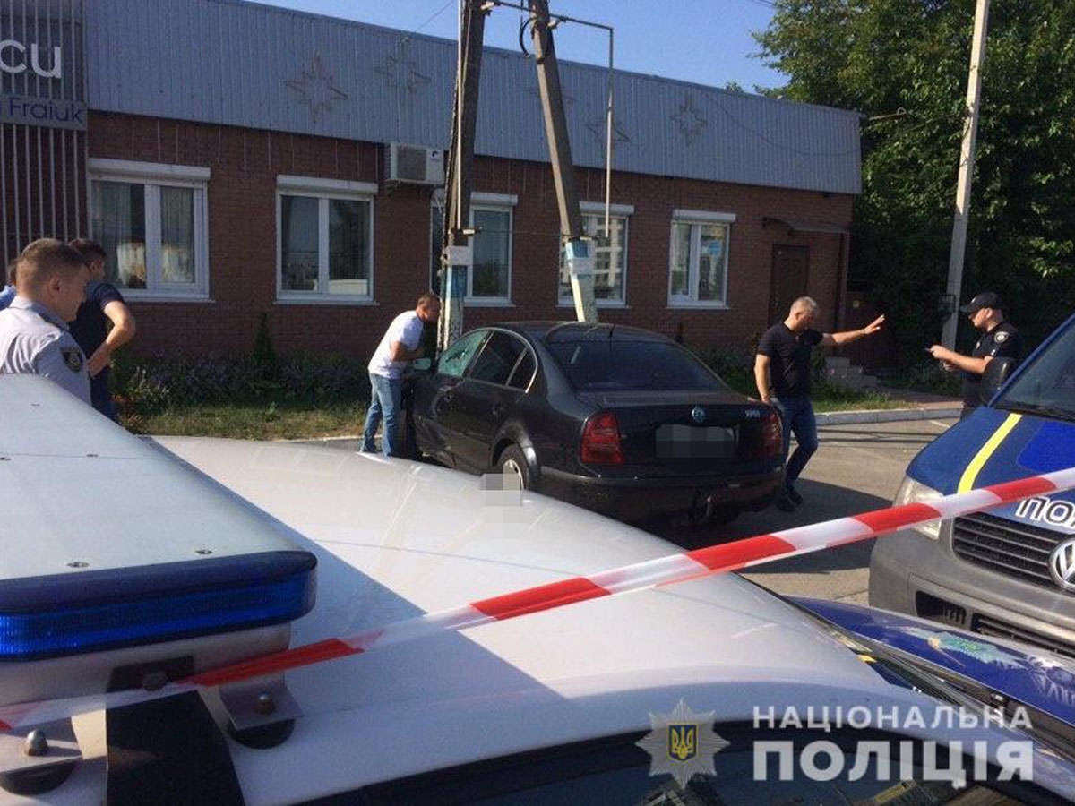 Окно машины прострелено: стало известно о загадочной смерти мужчины под  Киевом (видео) - «ФАКТЫ»