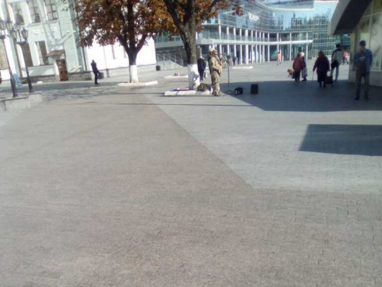 На улицах пустота: в сети показали свежие фото оккупированного Донецка