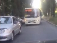 В Киеве маршрутчик вез пассажиров по встречной полосе: видео вызвало гнев сети