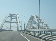 «Миллионы» туристов: появилось показательное фото Крымского моста в разгар курортного сезона