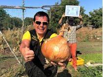В Украине вырастили рекордную луковицу&nbsp;— весом почти 2 килограмма (фото)