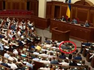 Дальше — больше: в Раде засекли еще одного кнопкодава