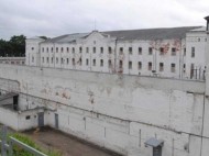 Молились, чтоб не «попасть под молотки»: стало известно, как ломали «воров в законе» в колонии «Белый лебедь» 