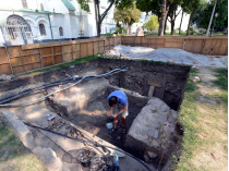 Возле Софийского собора обнаружено загадочное сооружение времен Киевской Руси