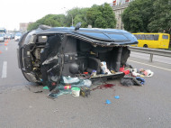 Chevrolet лишился крыши и перевернулся: в Киеве произошло смертельное ДТП (фото)
