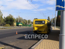 В Киеве грузовой микроавтобус въехал в маршрутку: есть пострадавшие (фото, видео)