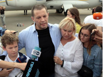 Роман Сущенко с семьей