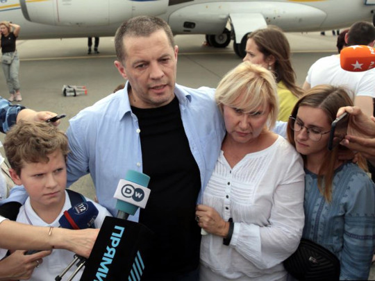 Роман Сущенко с семьей