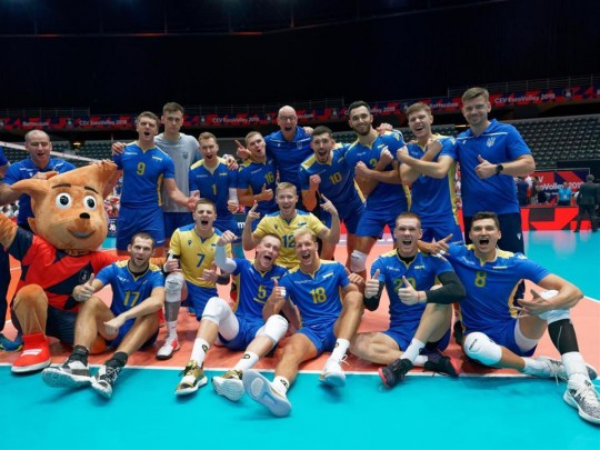 Сборная Украины досрочно вышла в плей-офф ЧЕ по волейболу (видео)