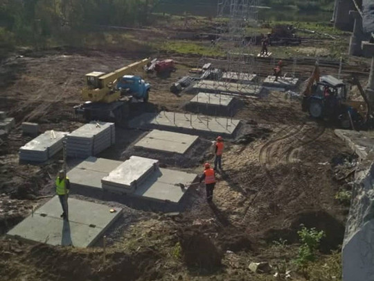 Появились фото строительства временного моста в Станице Луганской