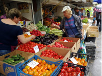 распродажа овощей и фруктов
