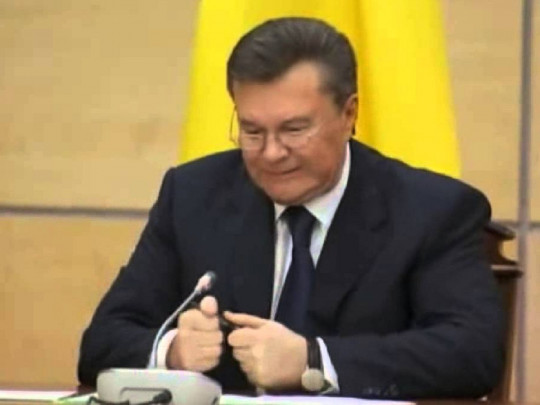 Янукович и ручка