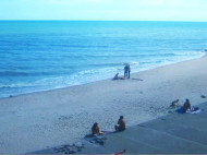Любители осеннего экстрима: на пляжах Кирилловки снова появились отдыхающие (видео)