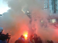 Нет информационной оккупации: под стенами NewsOne в Киеве устроили протест (фото, видео)