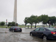 Сильные дожди в США затопили дороги, «поплыл» даже Белый дом: невероятные фото и видео