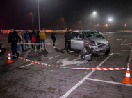Неуклюжий дрифт: в Киеве пьяный подросток на авто сбил двух пешеходов и разбил три машины (фото, видео)