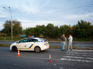 В Киеве Honda насмерть сбила женщину: фото и видео с места ЧП