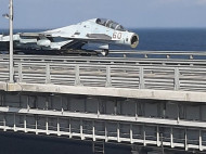 Оккупанты перебрасывают авиацию по Крымскому мосту (фото)