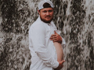 Американец с пивным животом заменил на фотосессии свою беременную жену, которая попала в больницу (фото)