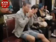 Настоящее быдло: сеть вскипела из-за видео с курильщиком в киевском метро
