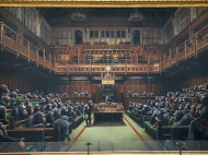 Картину Бэнкси с заседающими в парламенте шимпанзе продали за рекордные 12 миллионов долларов (фото)