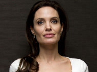 Анджелина Джоли снялась голой для обложки журнала (фото)