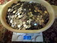 «Вставь свои 5 копеек»: одесский скульптор собрал полтонны монет, вышедших из обращения (фото)