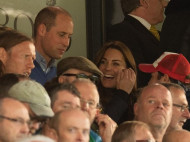 Королевские болельщики: Кейт Миддлтон и принц Уильям с детьми были замечены на футбольном матче (фото, видео)