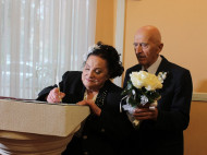 60 лет вместе: одесситы отметили «бриллиантовую» свадьбу торжественной регистрацией брака (фото)
