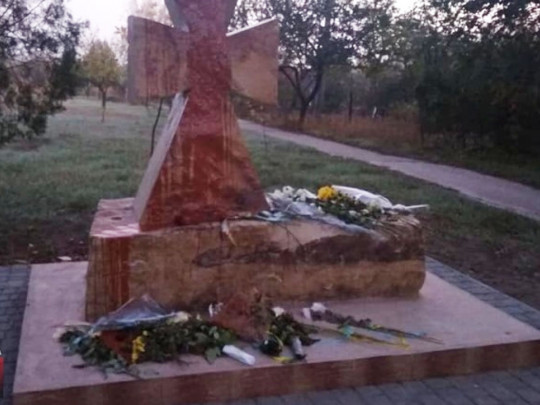Оскверненный крест в Татарбунарах