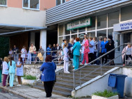 Эвакуировали пациентов сразу после операции: в Ужгороде горела больница (фото, видео)