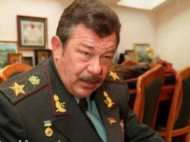 Экс-министра обороны Кузьмука отправили в отставку, но разрешили носить генеральскую форму 