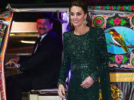Настоящая принцесса: Кейт Миддлтон в мерцающем зеленом платье приехала на вечерний прием на моторикше (фото, видео)