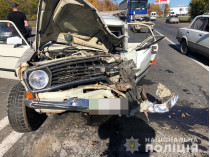 Под Одессой столкнулись автобус с легковушкой, есть погибшие: фото с места ДТП