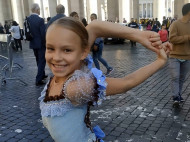 8-летняя одесская акробатка получила благословение Папы Римского (фото)