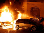 В Барселоне демонстранты жгут автомобили (видео)
